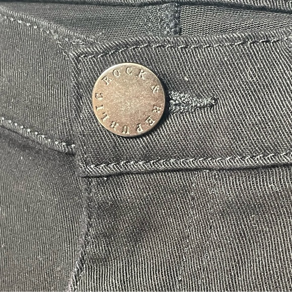 Rock & Rebublic Kendall Mid Rise Capri in Black NWT Women's Size 12 - Picture 13 of 14